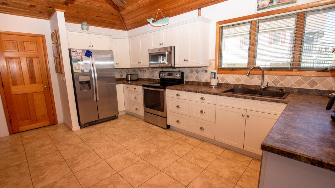Wl933, Tale Of The Whale- Oceanfront, Private Beach Access, Gas Fireplace, Ocean Views Corolla Exterior photo